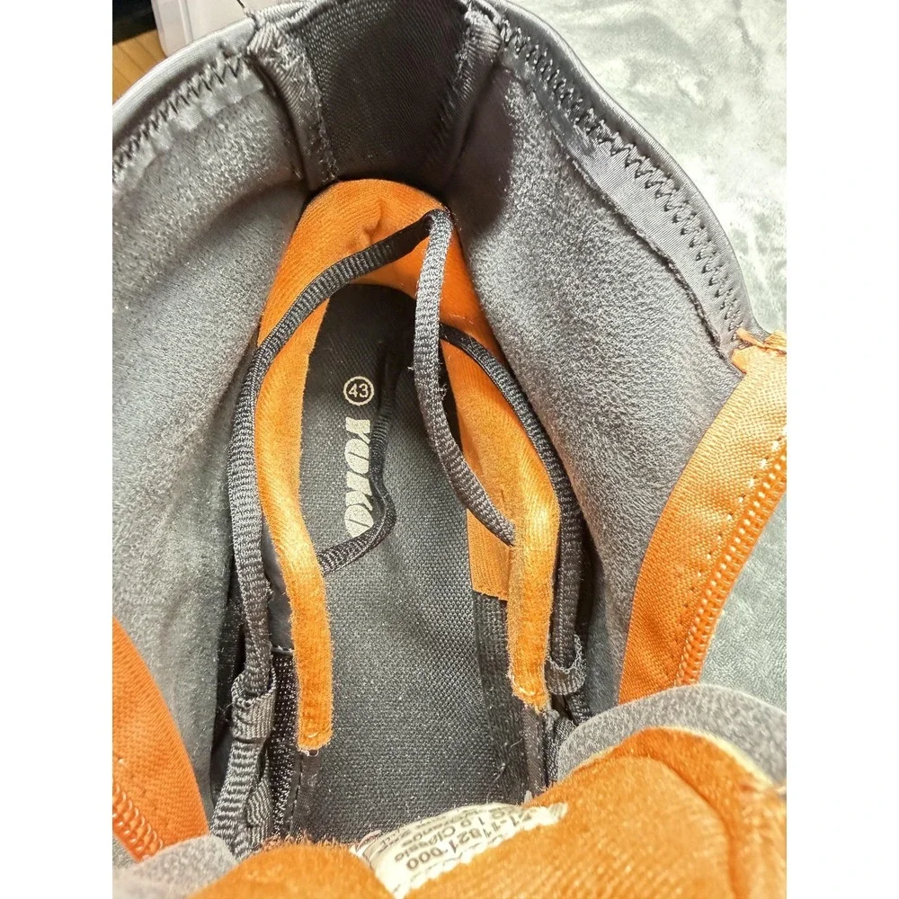 Yoko YXC 1.0 Cross Country Ski Boots Mens EU 43 (28.5 Mondo) Black Orange Gloves